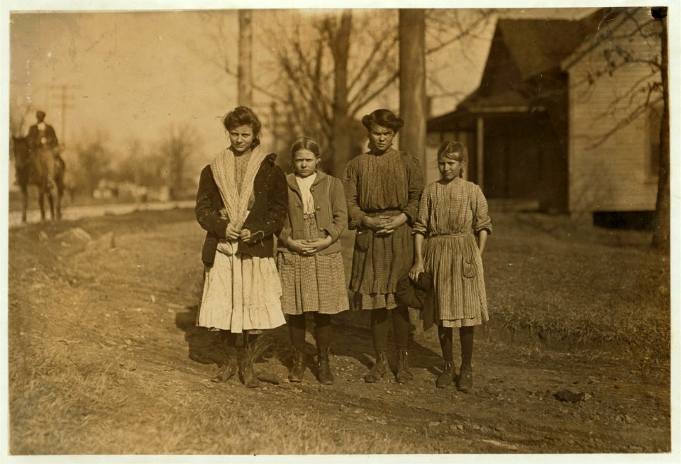 Tallest girl-Kate McManus. Smallest (next) Zorobell Hatley; (next) Louis Blanchard (next) Edith McManus.They said they had been in mill work only few weeks or months. Evidently they had ben LOC nclc.01561