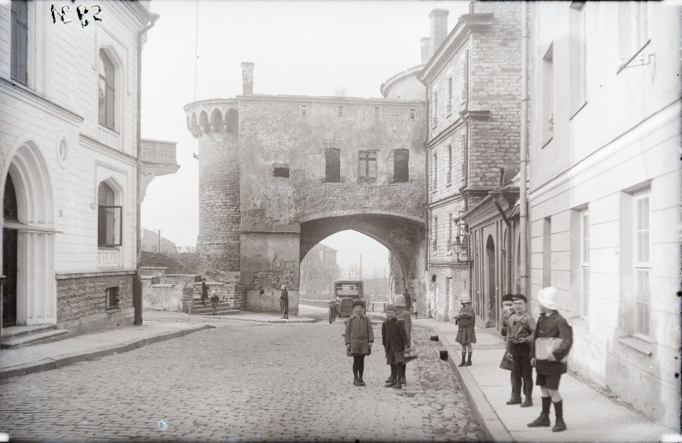Tallinn, Pikk tänav, vaade Suure Rannavärava eesväravale, AM N05931