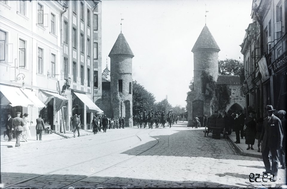 Tallinn, Viru tänav, vaade Viru värava eesvärava tornidele, AM N05959