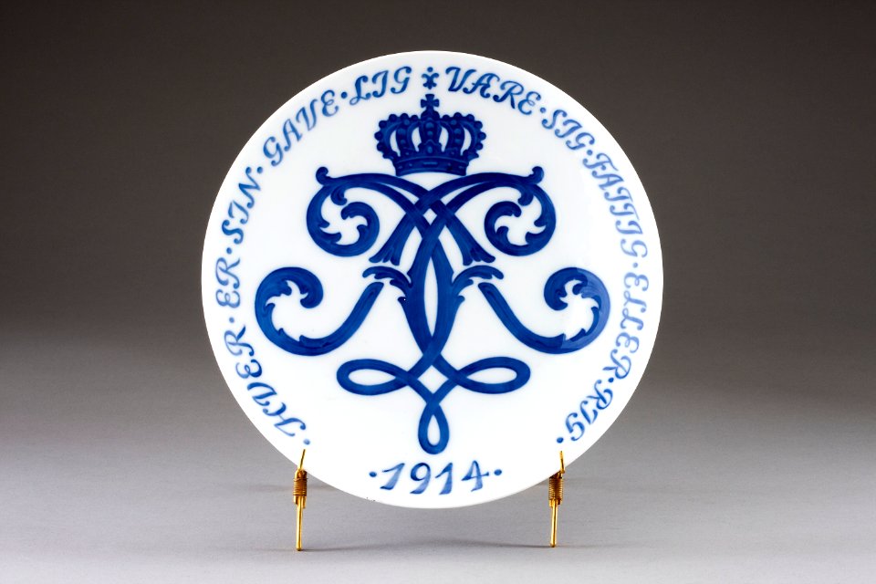 Tallrik från Kongelig Dansk Porcelainsfabrik gjord 1914 - Hallwylska museet - 93895