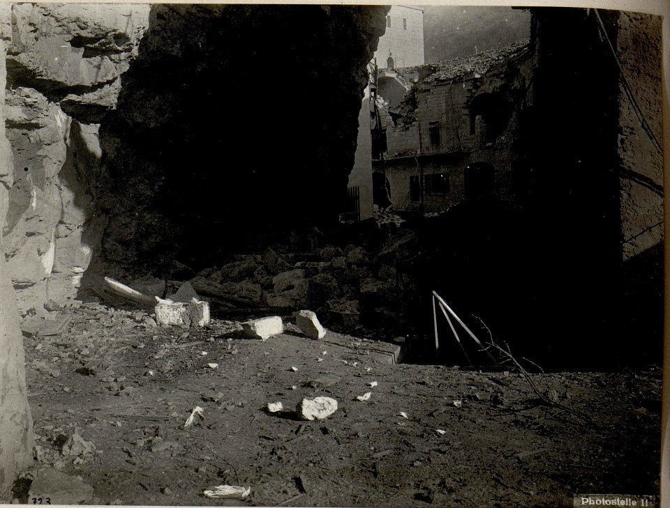 Talsperre Primolano.Hof des Werkes. (BildID 15635409)