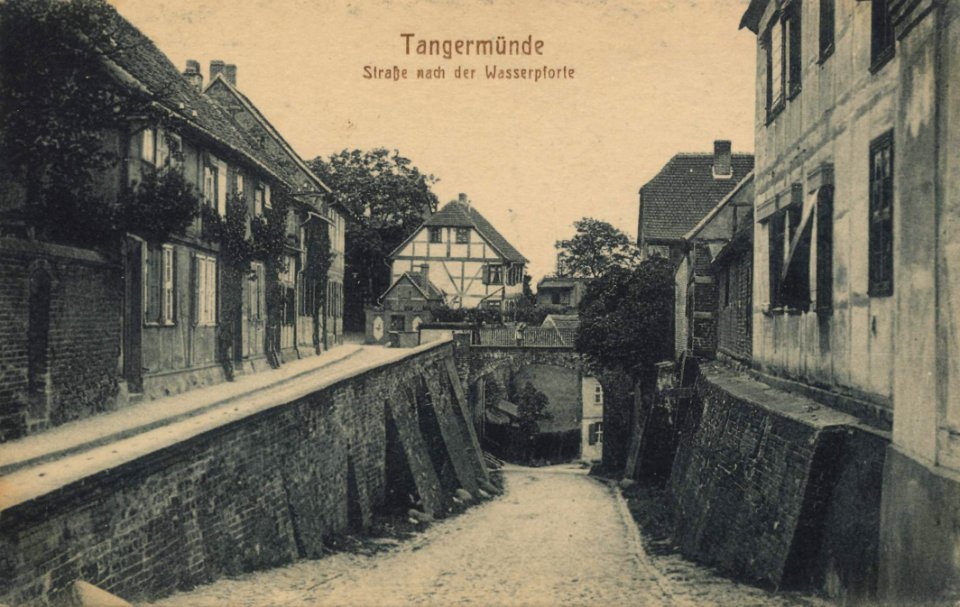 Tangermünde, Sachsen-Anhalt - Straße nach der Wasserpforte (Zeno Ansichtskarten)