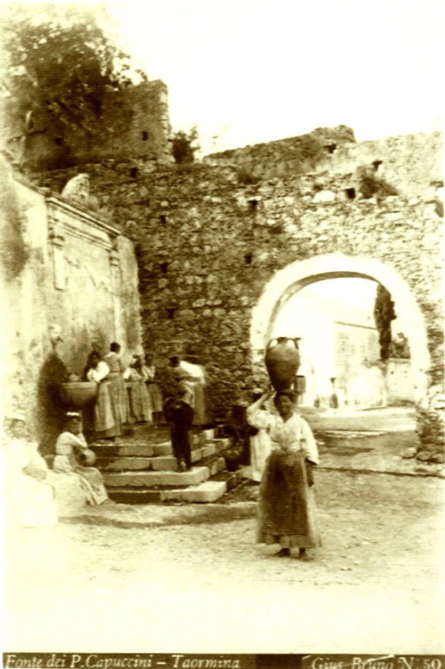 Taormina - Porta dei cappuccini verso il 1890 - foto di Giuseppe Bruno N° 50