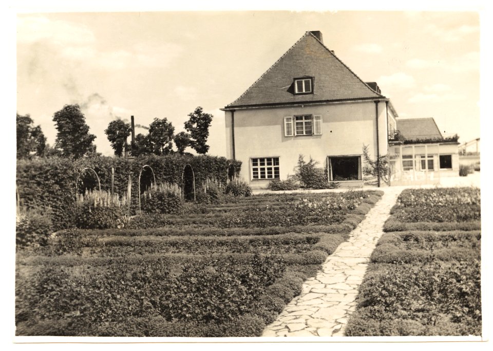 Tangermünde Direktorwohnhaus Seitenansicht zum Garten, Direktorenwohnhaus der Zuckerraffinerie Fr. Meyers Sohn in der Arneburger Straße 119