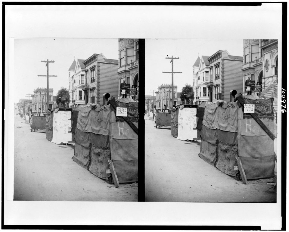 Temporary structures in street, San Francisco, California, after the earthquake and fire, 1906 LCCN90715858