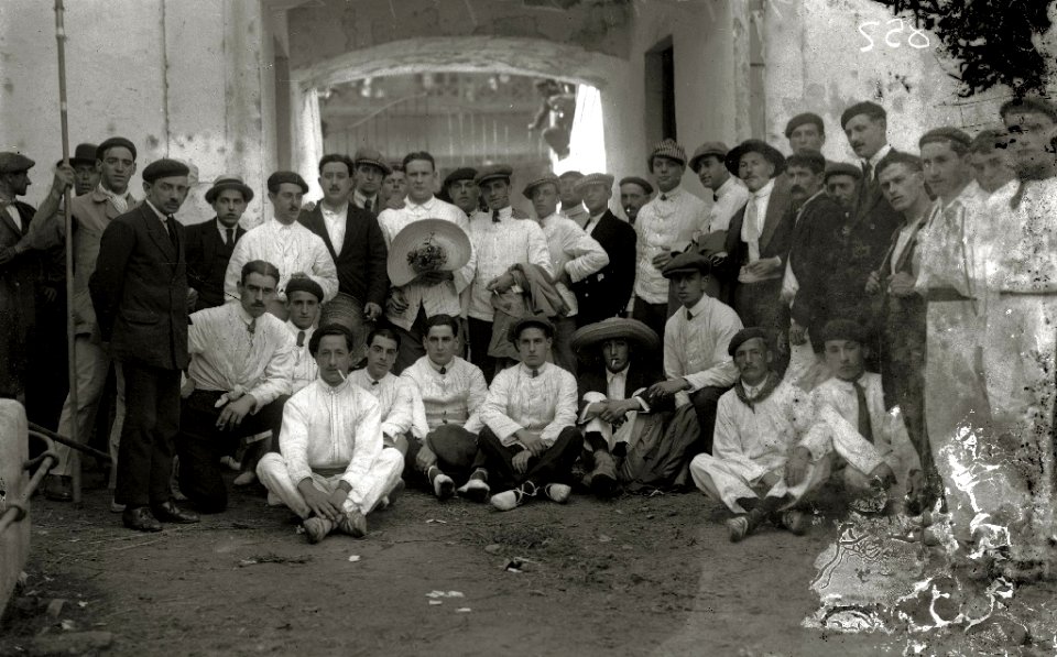 Tarde de toros en la plaza de 'El Txofre' (24 de 58) - Fondo Car-Kutxa Fototeka
