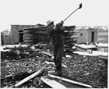 Taos County, New Mexico. Chopping wood is a daily chore. Louis Lopez, Picaris Indian working for P . . . - NARA - 521911