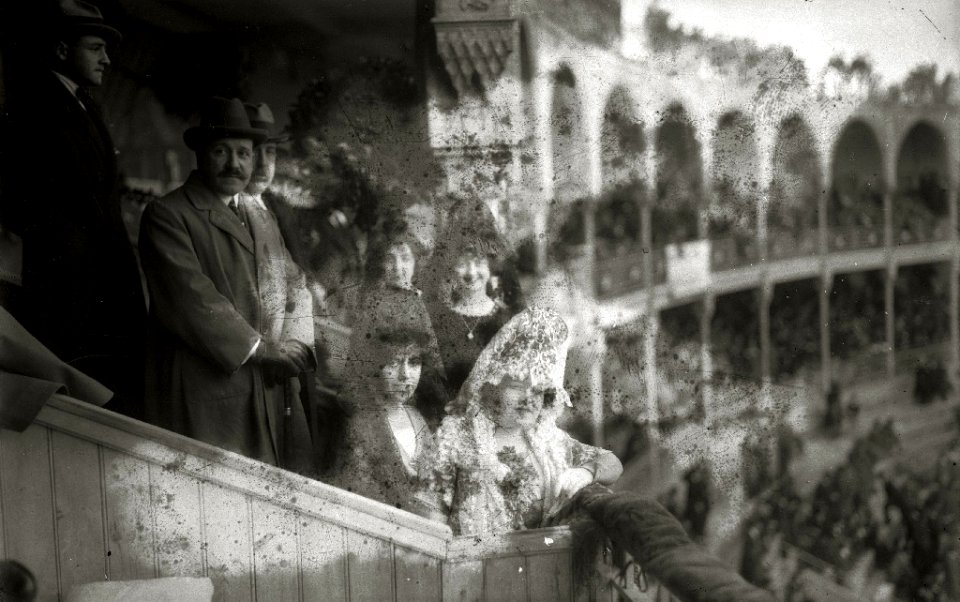 Tarde de toros en la plaza de 'El Txofre' (32 de 58) - Fondo Car-Kutxa Fototeka