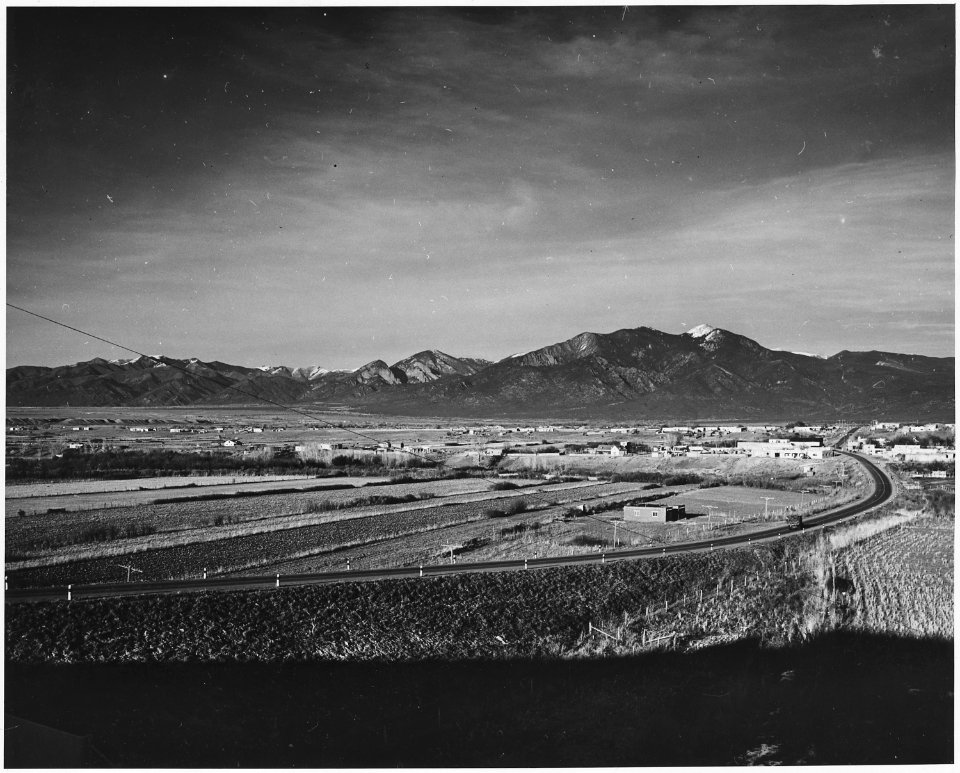 Taos County, New Mexico. Road into Taos, seen from Llano Quemado. Note narrow strips of lands, ind . . . - NARA - 521952