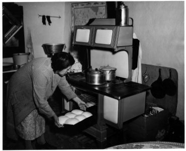 Taos County, New Mexico. Baking bread is a regular household task for Mrs. Pablo Gomez, Ranchitos. - NARA - 521899