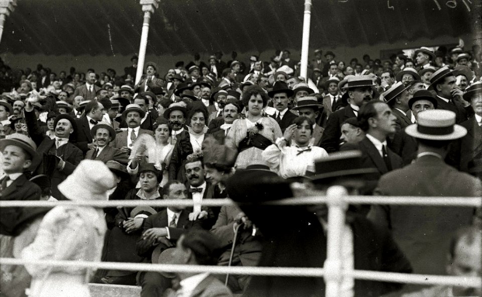 Tarde de toros en la plaza de 'El Txofre' (3 de 58) - Fondo Car-Kutxa Fototeka