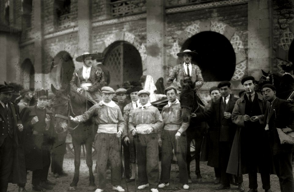 Tarde de toros en la plaza de 'El Txofre' (29 de 58) - Fondo Car-Kutxa Fototeka