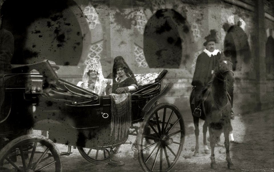 Tarde de toros en la plaza de 'El Txofre' (34 de 58) - Fondo Car-Kutxa Fototeka