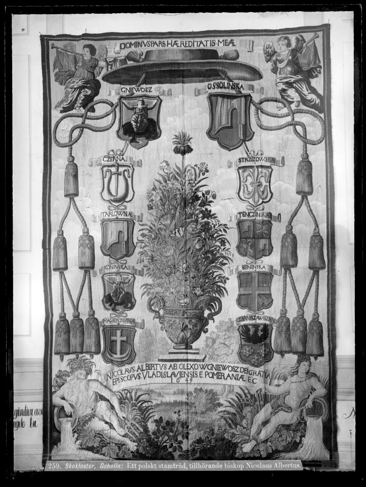 Tapet som visar kardinalshatt med anvapen, Krakow 1645 - Skoklosters slott - 266