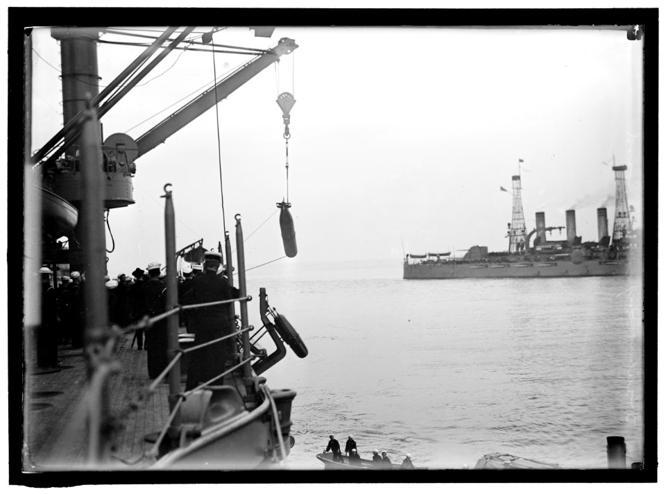 TARGET PRACTICE. HAULING TORPEDOES ON BOARD LCCN2016864993