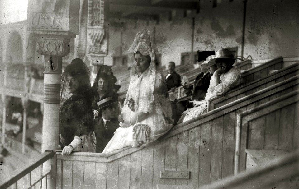 Tarde de toros en la plaza de 'El Txofre' (4 de 58) - Fondo Car-Kutxa Fototeka