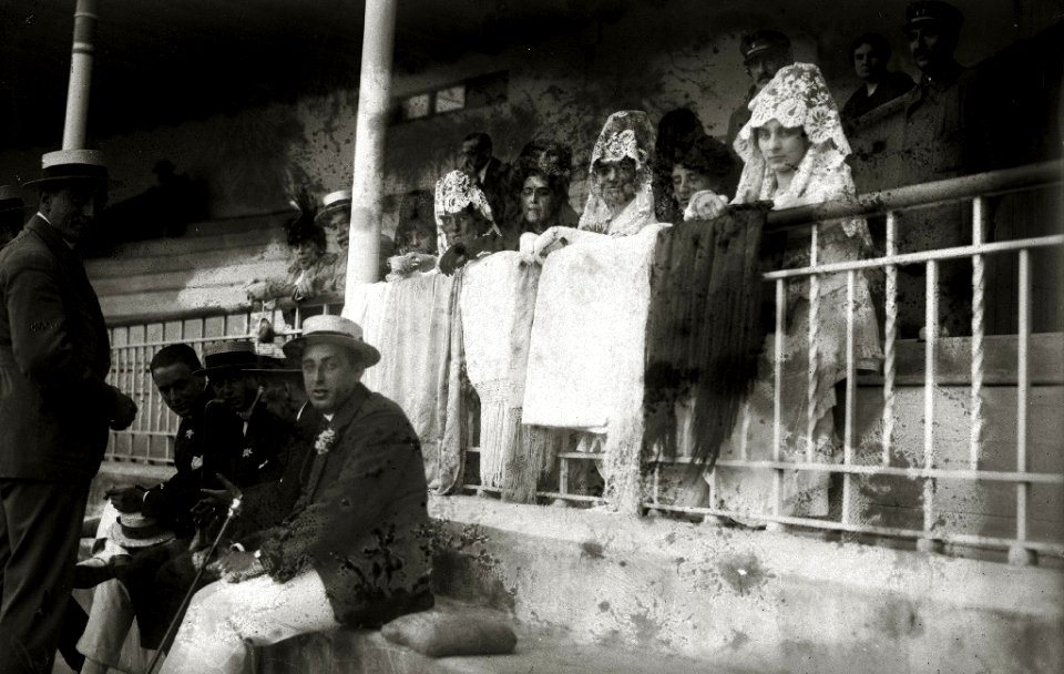 Tarde de toros en la plaza de 'El Txofre' (7 de 58) - Fondo Car-Kutxa Fototeka
