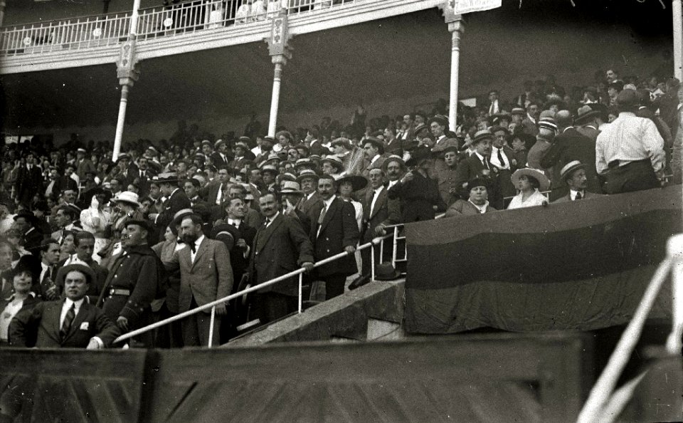 Tarde de toros en la plaza de 'El Txofre' (2 de 58) - Fondo Car-Kutxa Fototeka