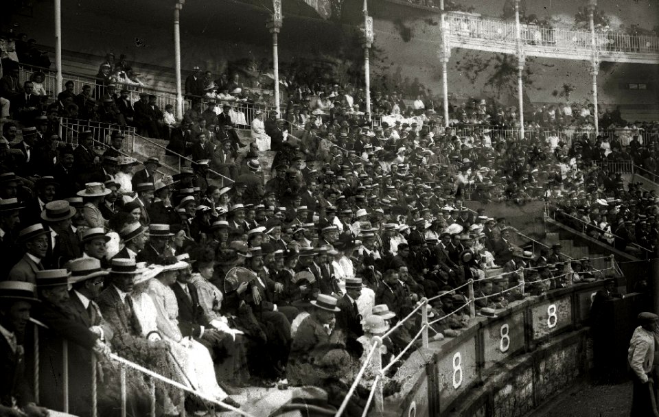 Tarde de toros en la plaza de 'El Txofre' (6 de 58) - Fondo Car-Kutxa Fototeka