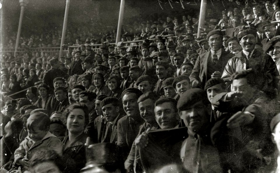 Tarde de toros en la plaza de 'El Txofre' (41 de 58) - Fondo Car-Kutxa Fototeka