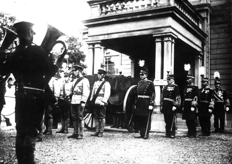 Taro Katsura funeral at Zojo-ji 1913