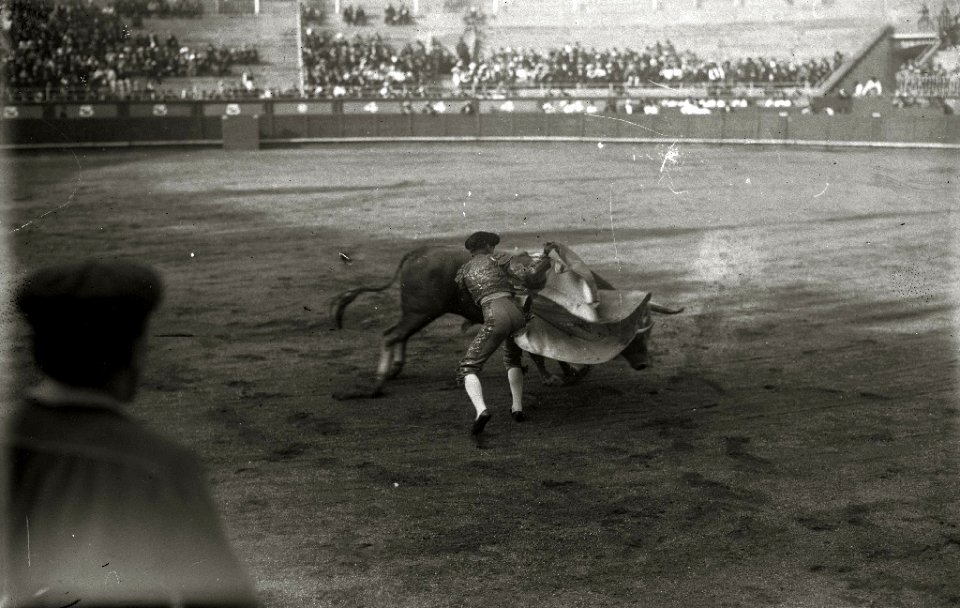 Tarde de toros en la plaza de 'El Txofre' (14 de 58) - Fondo Car-Kutxa Fototeka
