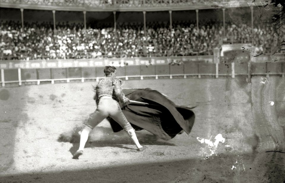 Tarde de toros en la plaza de 'El Txofre' (18 de 58) - Fondo Car-Kutxa Fototeka