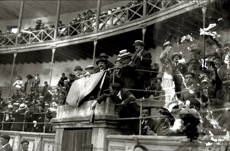 Tarde de toros en la plaza de 'El Txofre' (19 de 58) - Fondo Car-Kutxa Fototeka