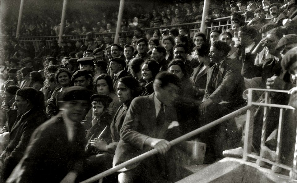 Tarde de toros en la plaza de 'El Txofre' (40 de 58) - Fondo Car-Kutxa Fototeka