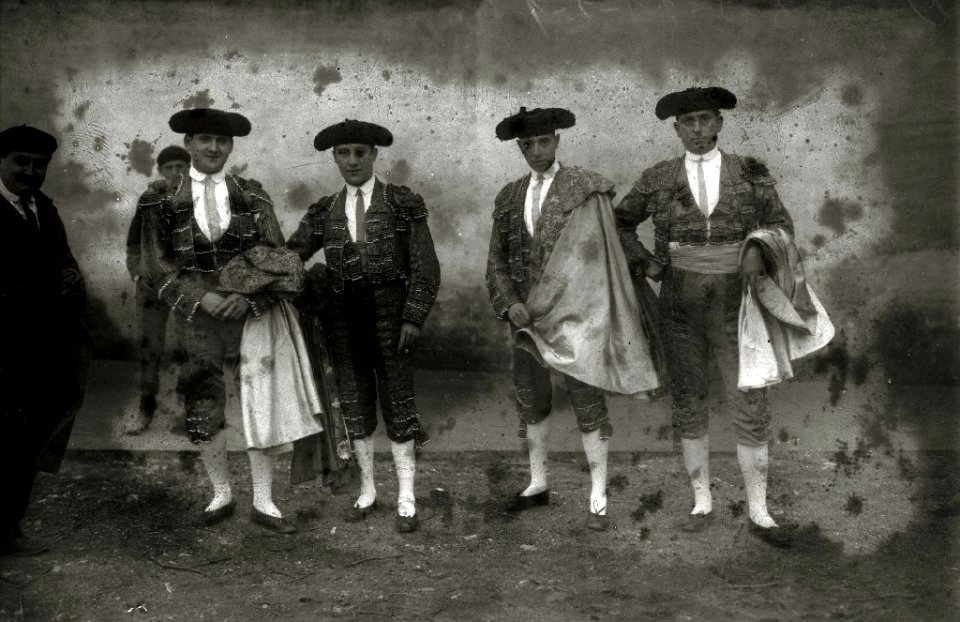 Tarde de toros en la plaza de 'El Txofre' (35 de 58) - Fondo Car-Kutxa Fototeka