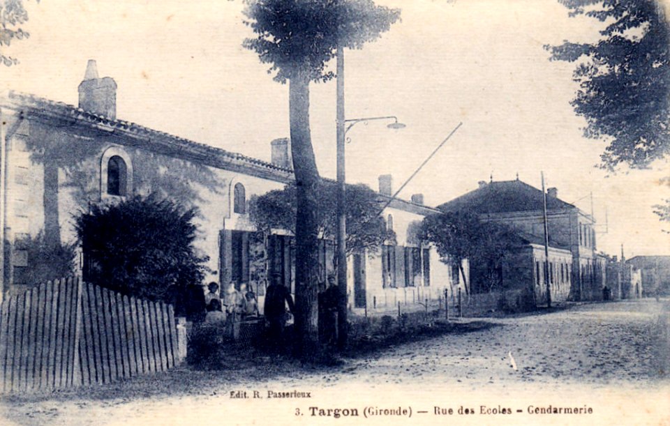 Targon - rue des écoles 1