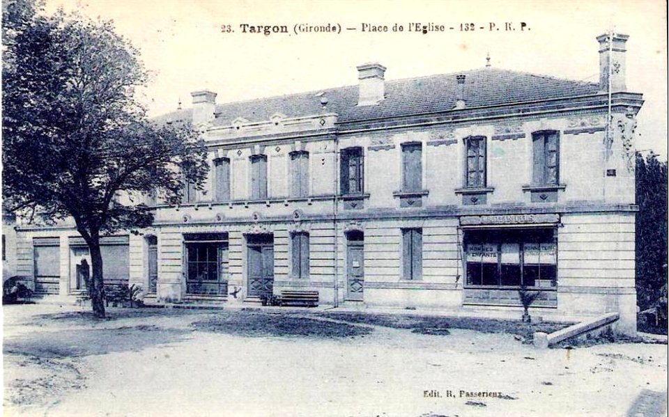 Targon - place de l'église 2