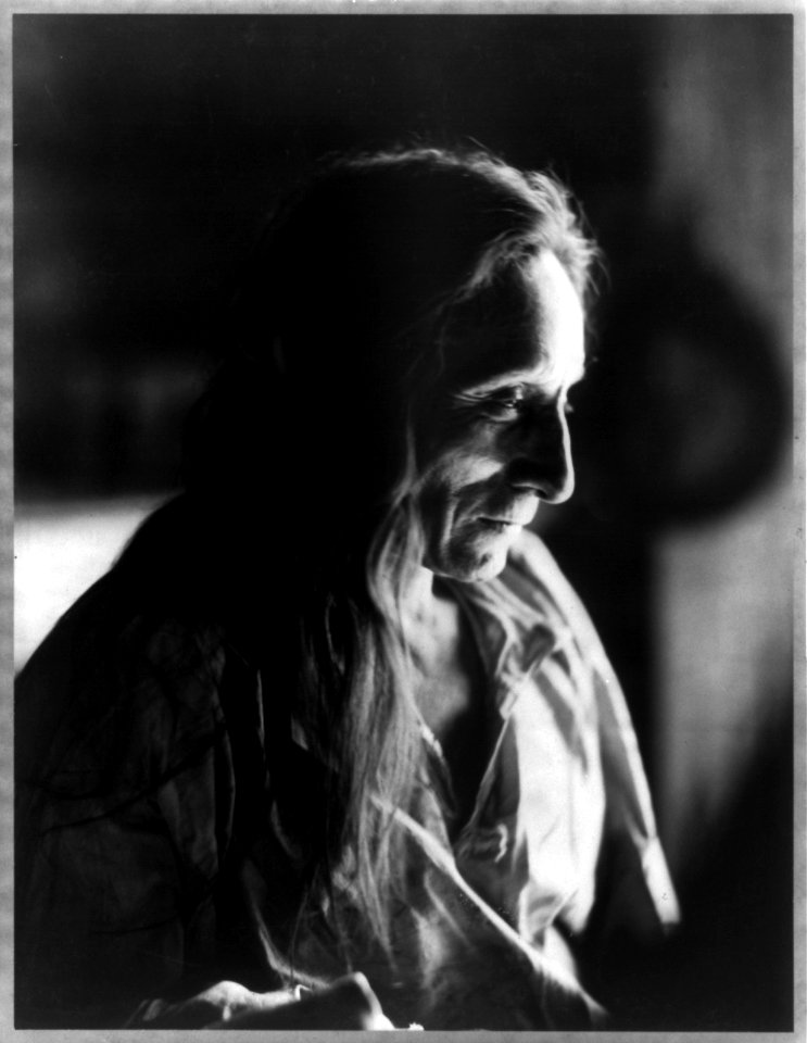 Tatanka Ptieela, bust portrait, facing right LCCN2006679073