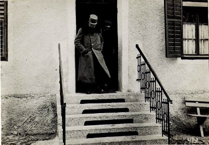 Tauferer Tal, Exzellenz Roth visitiert am 12.2.1916 ein Spital. (BildID 15580666)