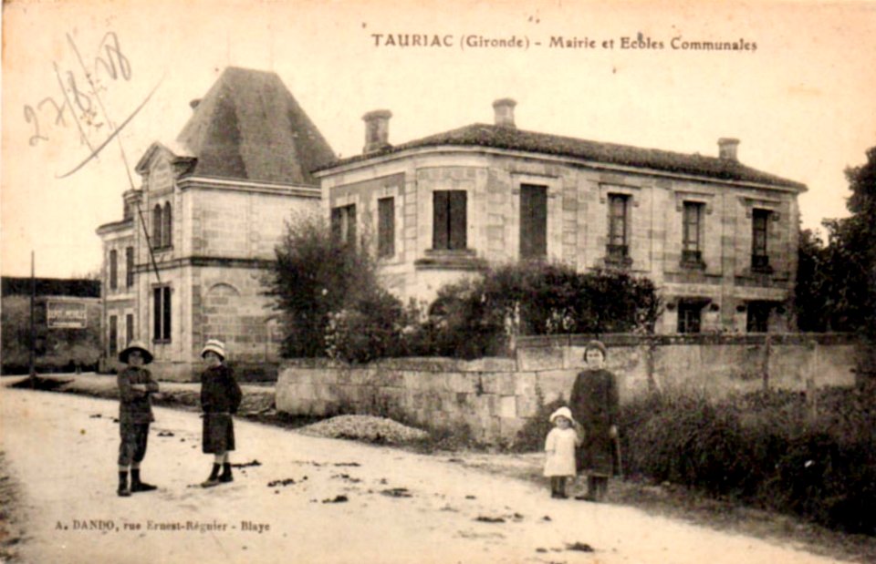 Tauriac - Mairie et écoles