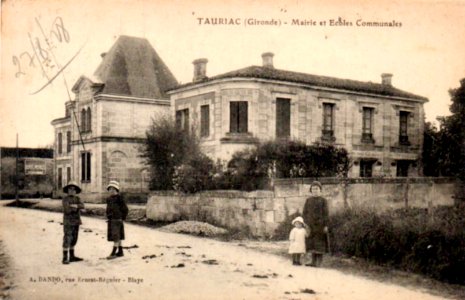 Tauriac - Mairie et écoles