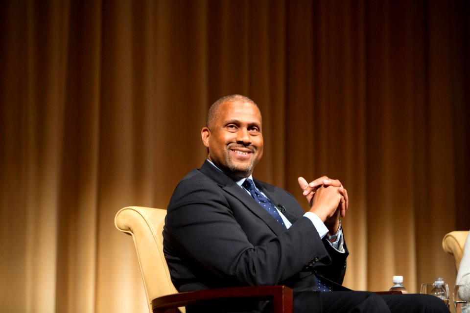 Tavis Smiley 20150410-01-014 (17838916026)