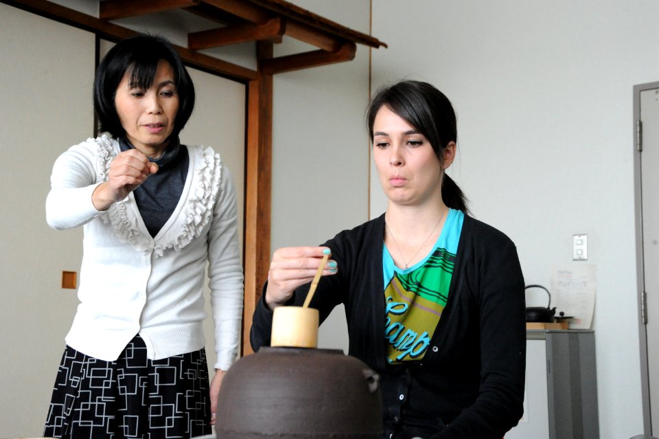Tea ceremony 120420-N-TO330-246