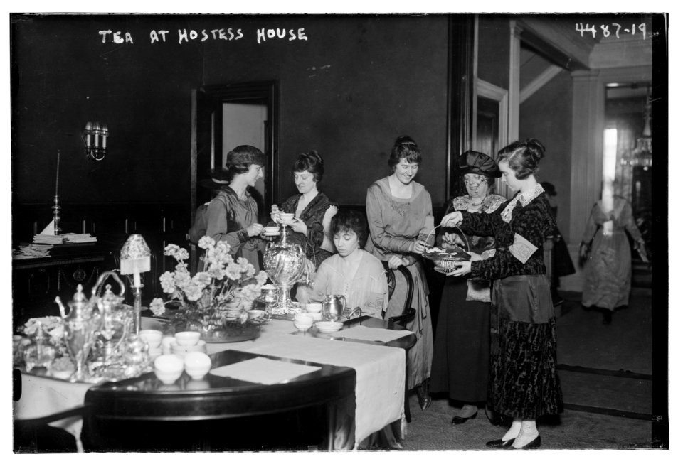 Tea at Hostess House LCCN2014706340