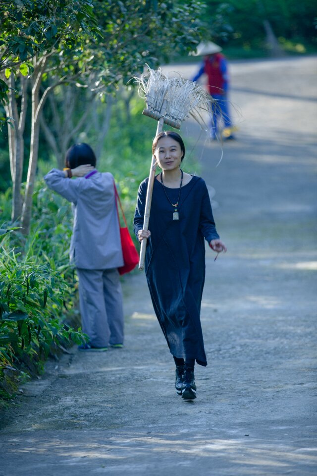 Buddhism labor religion