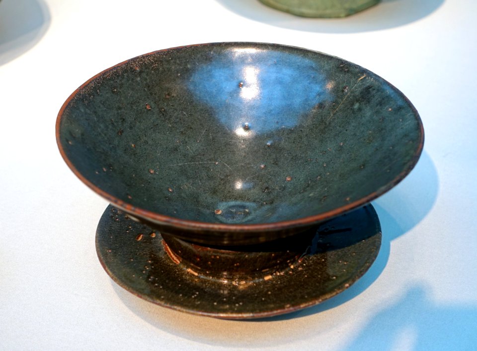 Tea bowl and stand, Korea, Gangjin or Buan kilns, Goryeo period, 1100-1150 AD, stoneware, black slip under celadon glaze - Freer Gallery of Art - DSC04890