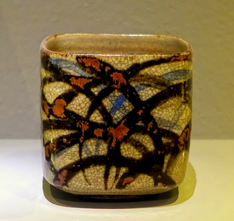 Tea bowl (chawan), Awata, Japan, Edo period, mid 1800s, stoneware, underglaze brown and blue, crackled glaze - Montreal Museum of Fine Arts - Montreal, Canada - DSC09537