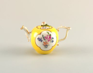 Teapot And Lid (Germany), mid-18th century (CH 18175541)