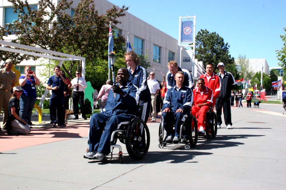 Team Navy-Coast Guard torchbearers kick-off 2012 Warrior Games 120430-N-WX111-117