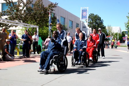 Team Navy-Coast Guard torchbearers kick-off 2012 Warrior Games 120430-N-WX111-117