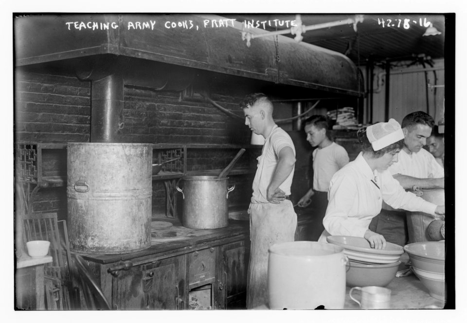 Teaching army cooks, Pratt Institute LCCN2014705134