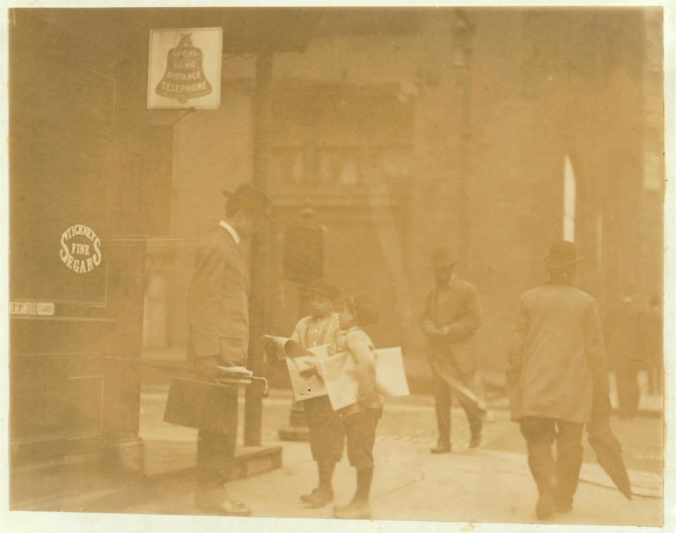 Team work. Older brother makes smaller boy do the work. Small boy said he was 9 years old. Appears to be 7. May 7th, 1910. Witness E.N. Clopper. LOC nclc.03485