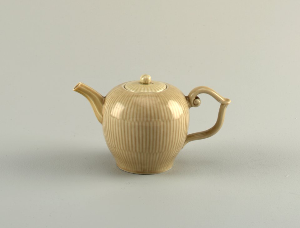 Teapot And Cover, 1740–1745 (CH 18802439)