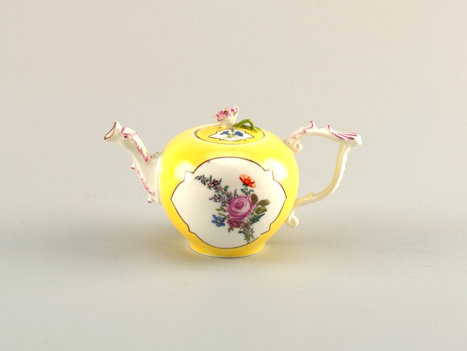 Teapot And Lid (Germany), mid-18th century (CH 18175593)