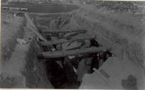 Technischer Kurs. Bei kleinem Liegeck, Pölzung außen. (BildID 15663014)
